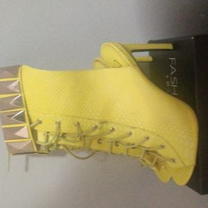 Privileged shoes size 10